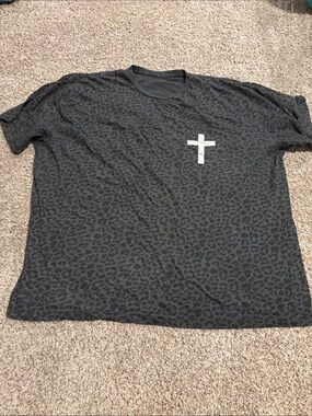 Womens Charcoal Leopard Print Tee w/ Christian Cross & PRAY on back